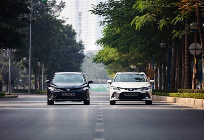 Giá lăn bánh Toyota Camry siêu hấp dẫn trong tháng 10/2023, thách thức Mazda6 và Kia K5 ảnh 1