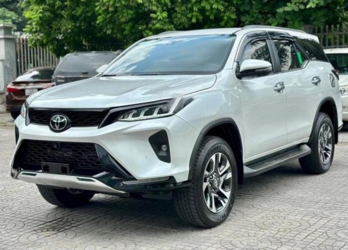 Giá xe Toyota Fortuner lăn bánh cuối tháng 1/2024 hấp dẫn khó tin, thách thức Hyundai Santa Fe ảnh 1