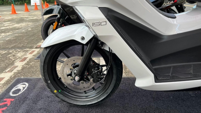 ‘Triệt hạ’ Honda SH, ‘tân vương xe ga’ giá 48 triệu đồng trình làng, có ABS 2 kênh ăn đứt Air Blade ảnh 4