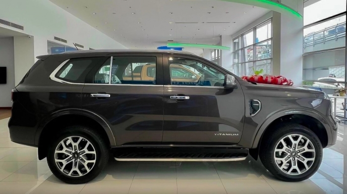 Giá lăn bánh Ford Everest cuối tháng 11/2024 rẻ như cho, hạ gục Toyota Fortuner và Hyundai Santa Fe ảnh 5