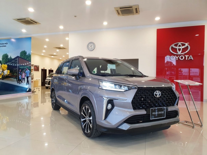 Giá Toyota Veloz Cross lăn bánh cuối tháng 11/2024 ở mức rẻ hiếm thấy, đe nẹt Mitsubishi Xpander ảnh 1