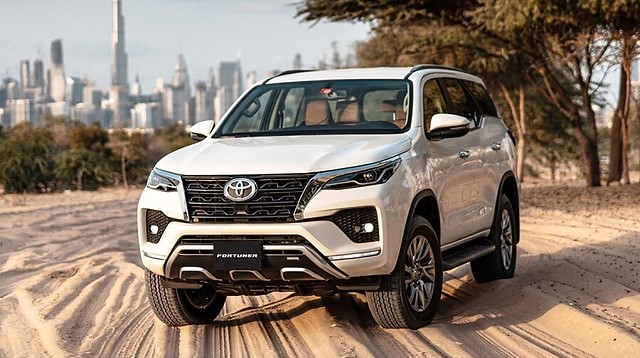 Giá xe Toyota Fortuner lăn bánh cuối tháng 8/2024 hấp dẫn khách Việt, quyết đấu Ford Everest ảnh 1