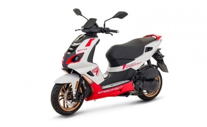 ‘Kẻ hủy diệt Honda Air Blade’ ra mắt giá 47,8 triệu đồng: Động cơ 150cc, có ABS và TCS xịn như SH ảnh 1