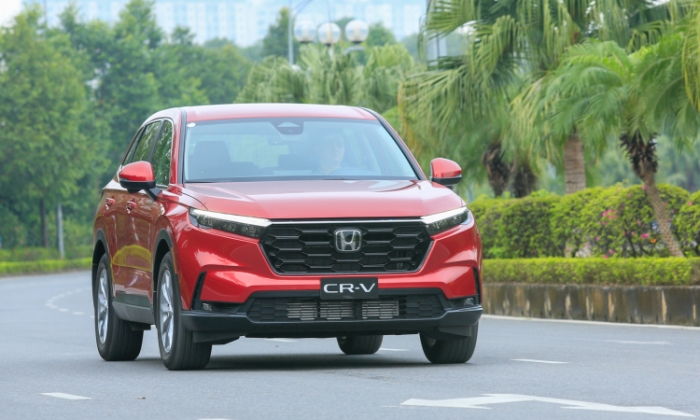 Giá lăn bánh Honda CR-V cuối tháng 1/2024: Tưng bừng ưu đãi, ‘chơi tất tay’ với Mazda CX-5 ảnh 1