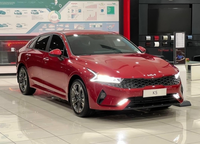 Nhận ưu đãi khủng, giá lăn bánh Kia K5 giảm mạnh giữa tháng 10/2025, ‘chơi tất tay’ với Toyota Camry ảnh 3