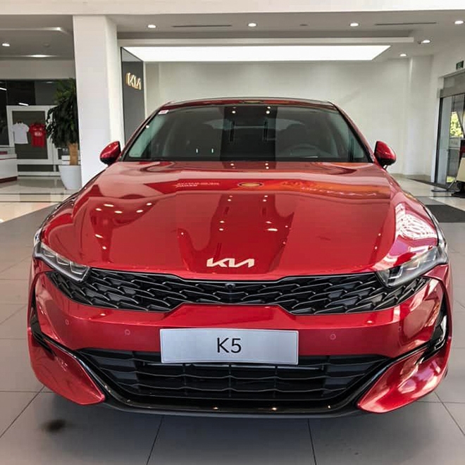 Nhận ưu đãi khủng, giá lăn bánh Kia K5 giảm mạnh giữa tháng 10/2025, ‘chơi tất tay’ với Toyota Camry ảnh 4