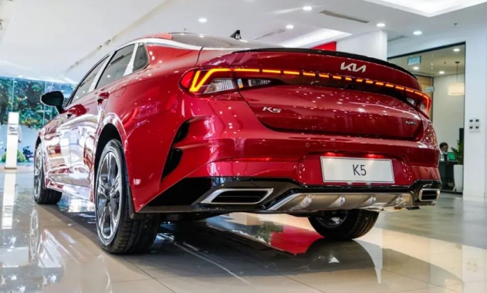 Nhận ưu đãi khủng, giá lăn bánh Kia K5 giảm mạnh giữa tháng 10/2025, ‘chơi tất tay’ với Toyota Camry ảnh 5
