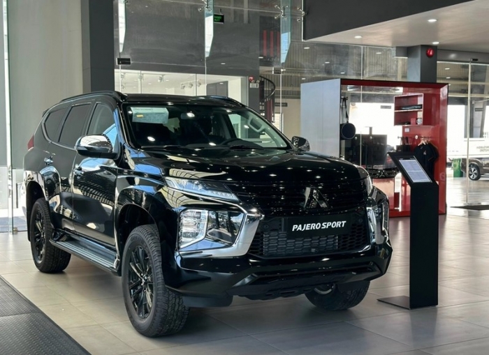 Giá lăn bánh Mitsubishi Pajero Sport rẻ ‘chạm đáy’, ‘ăn thua đủ’ với Ford Everest và Toyota Fortuner ảnh 2