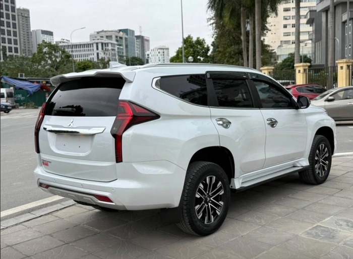 Giá lăn bánh Mitsubishi Pajero Sport rẻ ‘chạm đáy’, ‘ăn thua đủ’ với Ford Everest và Toyota Fortuner ảnh 4