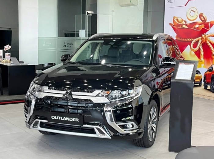 Giá Mitsubishi Outlander lăn bánh giữa tháng 10/2025 cực rẻ, ‘tất tay’ với Mazda CX-5 và Honda CR-V ảnh 1