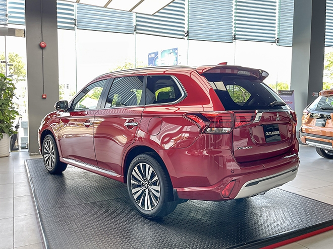 Giá Mitsubishi Outlander lăn bánh giữa tháng 10/2025 cực rẻ, ‘tất tay’ với Mazda CX-5 và Honda CR-V ảnh 3