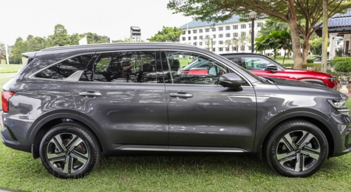 Giá xe Kia Sorento lăn bánh đầu tháng 10/2025 rẻ hơn hẳn Toyota Fortuner, quyết đấu Ford Everest ảnh 2
