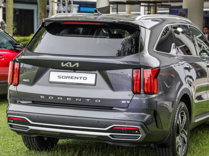 Giá xe Kia Sorento lăn bánh đầu tháng 10/2025 rẻ hơn hẳn Toyota Fortuner, quyết đấu Ford Everest ảnh 4