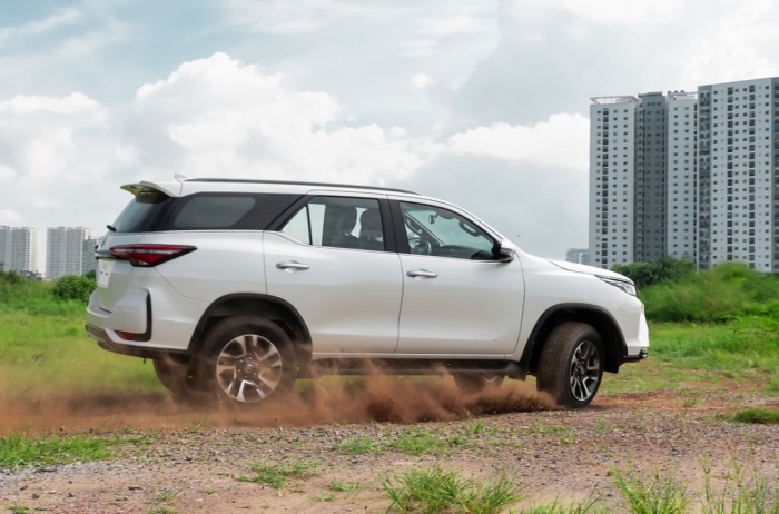 Giá lăn bánh Toyota Fortuner cuối tháng 10/2025 hấp dẫn bậc nhất phân khúc, hạ đo ván Ford Everest ảnh 4