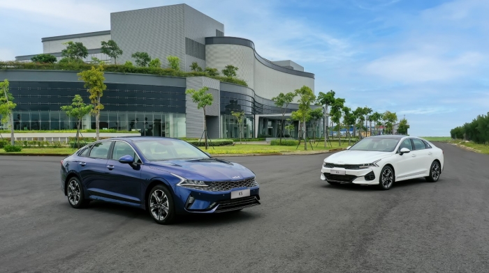 Kia K5 tung ưu đãi hấp dẫn đưa giá lăn bánh giảm sâu cuối tháng 10/2025, quyết chiến Toyota Camry ảnh 1