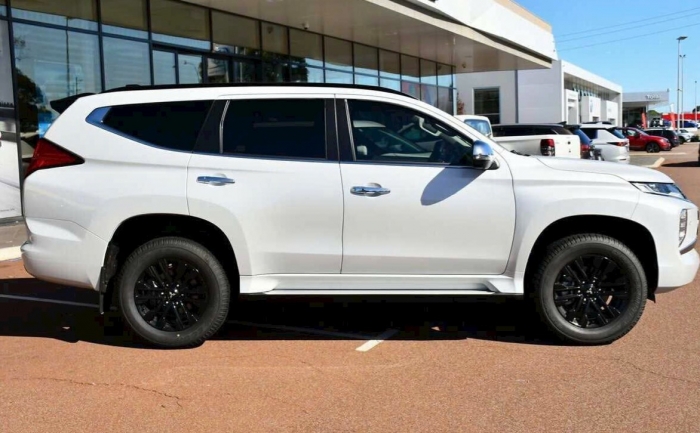 ‘Lật đổ’ Fortuner và Ford Everest, giá lăn bánh Mitsubishi Pajero Sport cuối tháng 10/2025 giảm mạnh ảnh 2