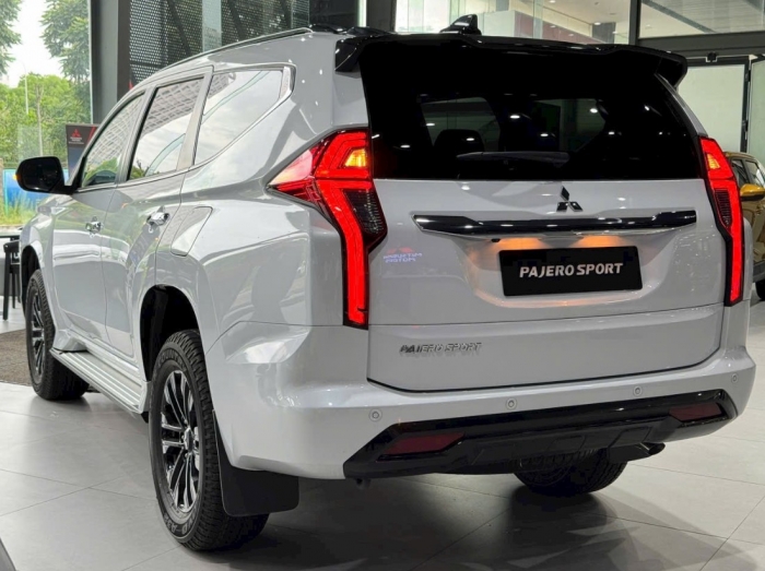 ‘Lật đổ’ Fortuner và Ford Everest, giá lăn bánh Mitsubishi Pajero Sport cuối tháng 10/2025 giảm mạnh ảnh 4