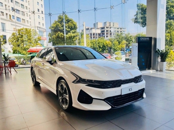 ‘Gạt giò’ Toyota Camry, Kia K5 hạ giá lăn bánh cực sâu nhờ ưu đãi ‘siêu khủng’ đầu tháng 11/2025 ảnh 1