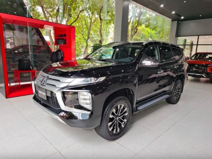 Giảm giá lăn bánh ‘sập sàn’, Mitsubishi Pajero Sport thách thức cả Ford Everest và Toyota Fortuner ảnh 1