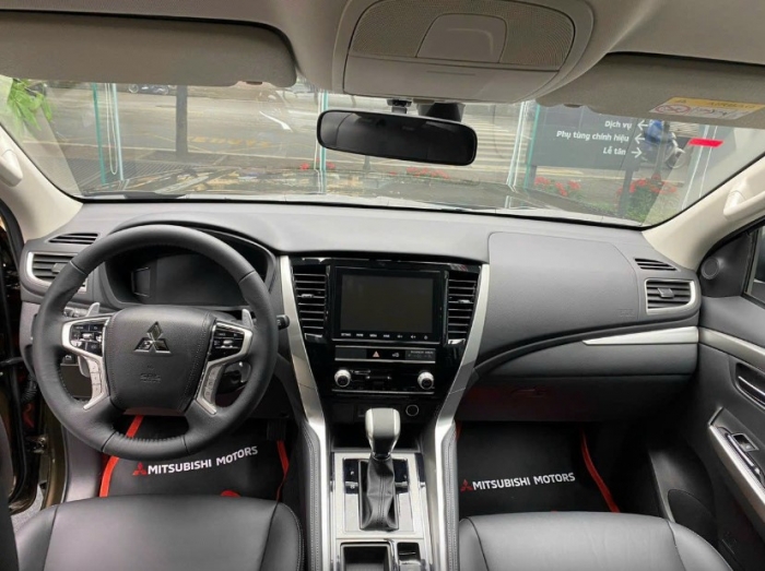 Giảm giá lăn bánh ‘sập sàn’, Mitsubishi Pajero Sport thách thức cả Ford Everest và Toyota Fortuner ảnh 5