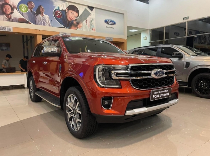 Ford Everest ‘đè bẹp’ Toyota Fortuner và Hyundai Santa Fe nhờ giá lăn bánh cực rẻ giữa tháng 11/2025 ảnh 3
