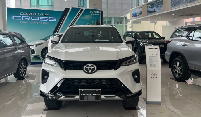 Giá lăn bánh Toyota Fortuner giảm ‘sập sàn’, sẵn sàng ‘thách thức’ Ford Everest và Hyundai Santa Fe ảnh 1