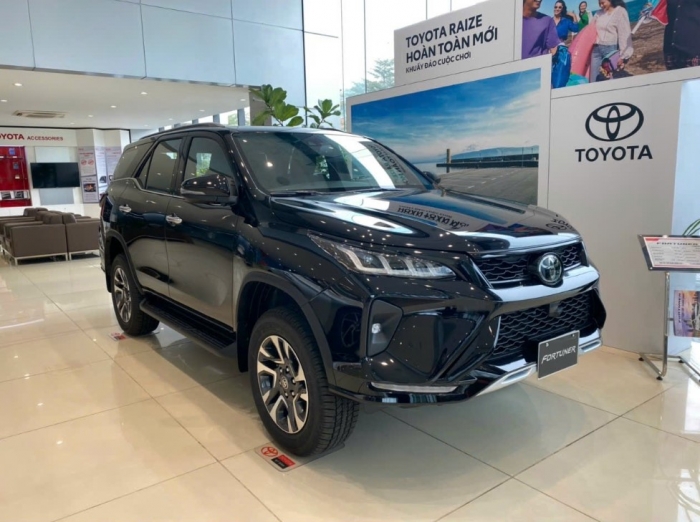 Giá lăn bánh Toyota Fortuner giảm ‘sập sàn’, sẵn sàng ‘thách thức’ Ford Everest và Hyundai Santa Fe ảnh 2