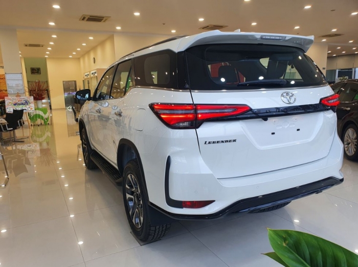 Giá lăn bánh Toyota Fortuner giảm ‘sập sàn’, sẵn sàng ‘thách thức’ Ford Everest và Hyundai Santa Fe ảnh 4