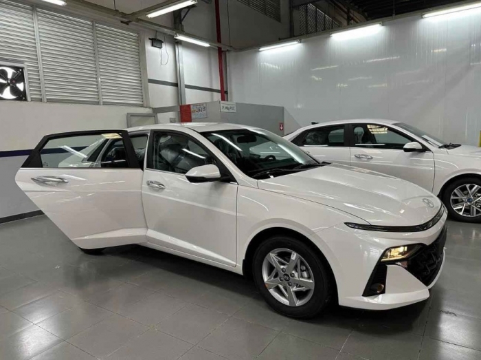 Hyundai Accent có giá lăn bánh cực rẻ giữa tháng 11/2025, ‘hạ knock-out’ Honda City và Toyota Vios ảnh 1