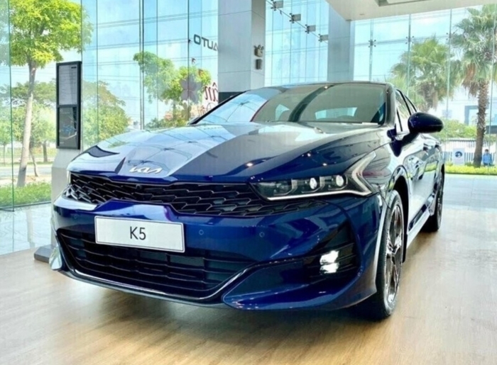 Nhận ưu đãi khủng, giá lăn bánh Kia K5 giảm cực mạnh khiến ‘ngôi vương’ của Toyota Camry 'lung lay' ảnh 3