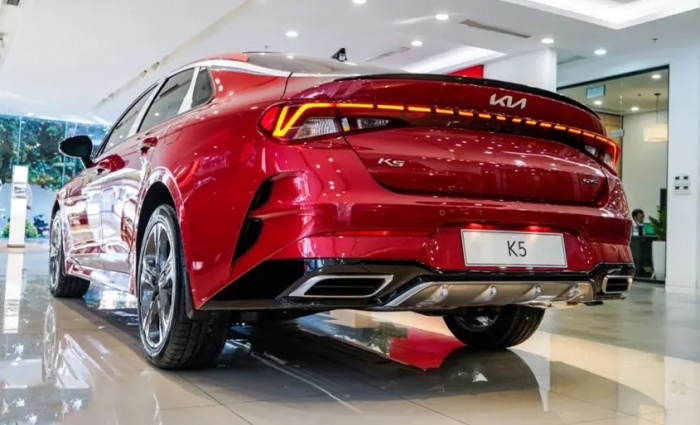 Nhận ưu đãi khủng, giá lăn bánh Kia K5 giảm cực mạnh khiến ‘ngôi vương’ của Toyota Camry 'lung lay' ảnh 5