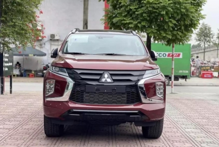 Mitsubishi Pajero Sport đe nẹt Fortuner và Ford Everest bằng giá lăn bánh cực rẻ giữa tháng 11/2025 ảnh 1