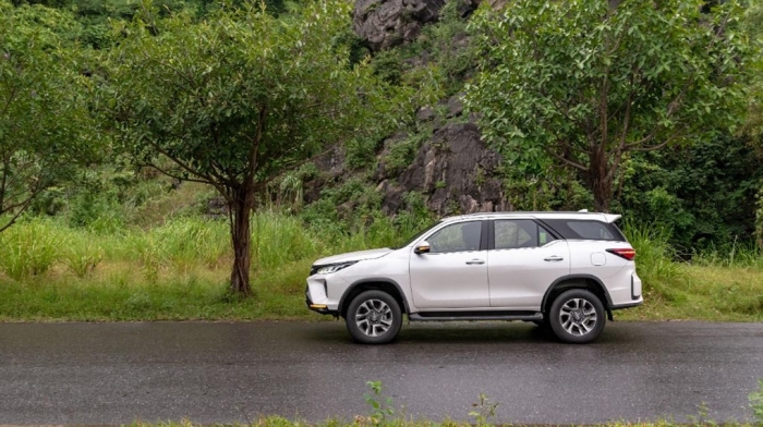 Cập nhật giá lăn bánh Toyota Fortuner cuối tháng 11/2025 cực kỳ cạnh tranh, thách thức Ford Everest ảnh 2