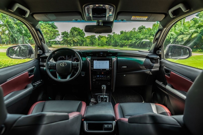 Cập nhật giá lăn bánh Toyota Fortuner cuối tháng 11/2025 cực kỳ cạnh tranh, thách thức Ford Everest ảnh 5