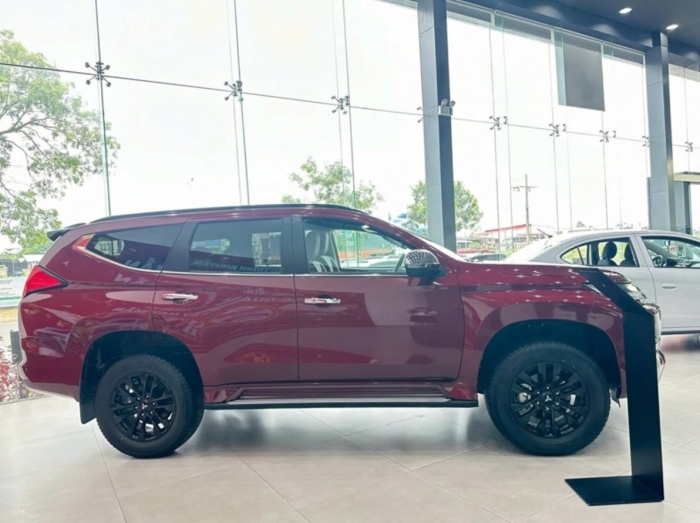 Ford Everest và Toyota Fortuner dễ gục ngã vì giá lăn bánh Mitsubishi Pajero Sport đang cực 'mềm' ảnh 4