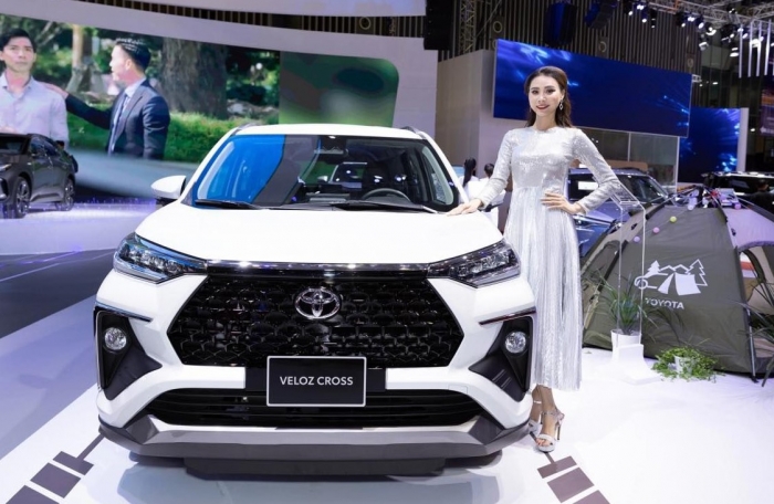 Giá xe Toyota Veloz Cross đầu tháng 11/2025 ở mức cực kỳ cạnh tranh, ‘soán ngôi’ Mitsubishi Xpander ảnh 2