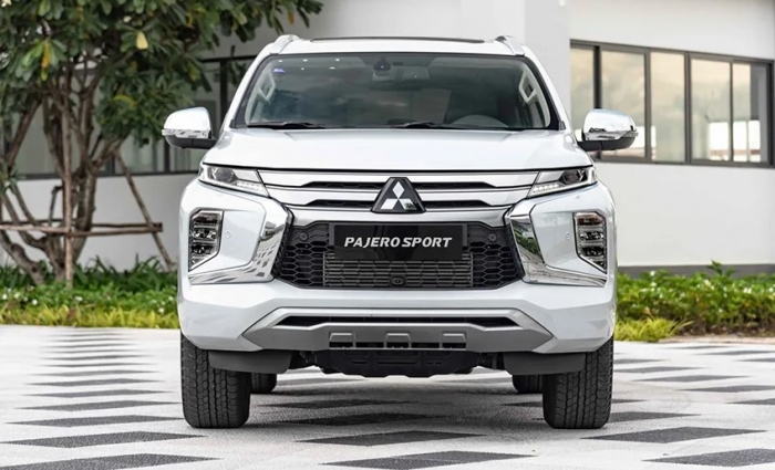 Mitsubishi Pajero Sport quyết 'soán ngôi' Ford Everest nhờ mức giá lăn bánh cực rẻ đầu tháng 12/2025 ảnh 1