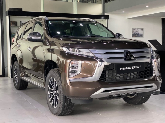 Mitsubishi Pajero Sport quyết 'soán ngôi' Ford Everest nhờ mức giá lăn bánh cực rẻ đầu tháng 12/2025 ảnh 2