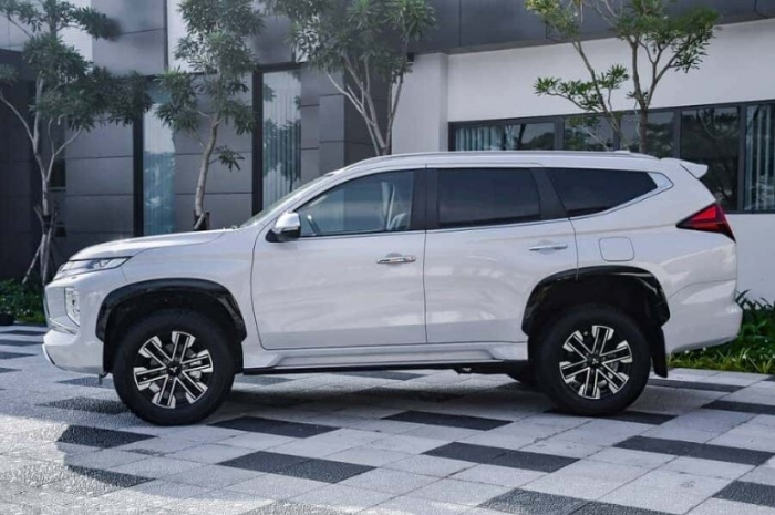 Mitsubishi Pajero Sport quyết 'soán ngôi' Ford Everest nhờ mức giá lăn bánh cực rẻ đầu tháng 12/2025 ảnh 3