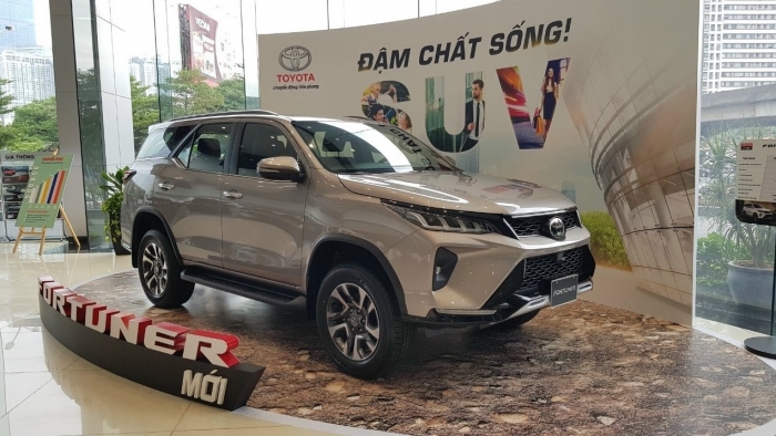Dồn Ford Everest v&agrave;o &lsquo;thế kh&oacute;&rsquo;, gi&aacute; lăn b&aacute;nh Toyota Fortuner ở mức &lsquo;rẻ như rau&rsquo; cuối th&aacute;ng 12/2025 ảnh 2