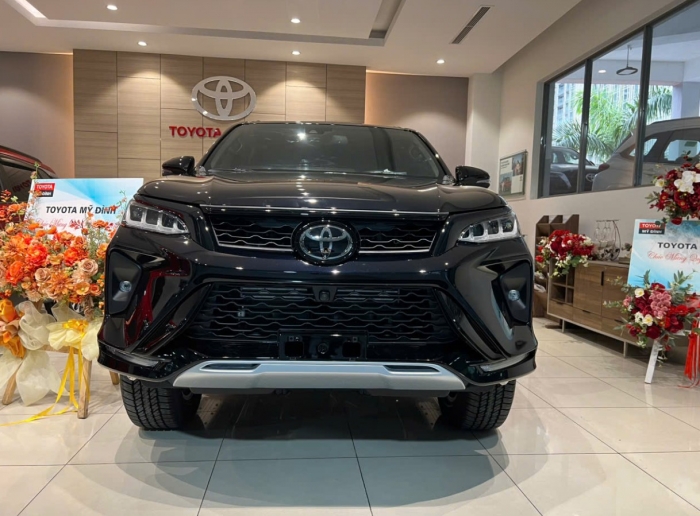 Dồn Ford Everest v&agrave;o &lsquo;thế kh&oacute;&rsquo;, gi&aacute; lăn b&aacute;nh Toyota Fortuner ở mức &lsquo;rẻ như rau&rsquo; cuối th&aacute;ng 12/2025 ảnh 3