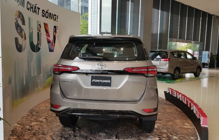 Dồn Ford Everest v&agrave;o &lsquo;thế kh&oacute;&rsquo;, gi&aacute; lăn b&aacute;nh Toyota Fortuner ở mức &lsquo;rẻ như rau&rsquo; cuối th&aacute;ng 12/2025 ảnh 4