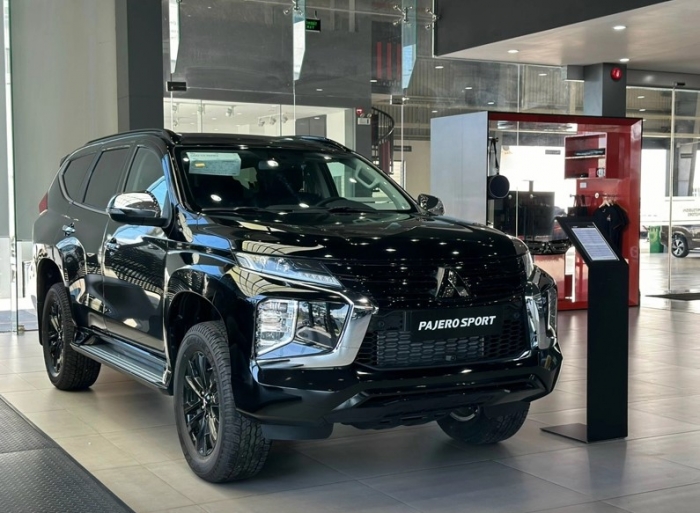 Ford Everest v&agrave; Toyota Fortuner &lsquo;l&acirc;m nguy&rsquo;, Mitsubishi Pajero Sport bứt ph&aacute; nhờ gi&aacute; lăn b&aacute;nh cực rẻ ảnh 3