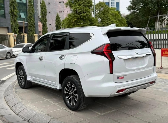 Ford Everest v&agrave; Toyota Fortuner &lsquo;l&acirc;m nguy&rsquo;, Mitsubishi Pajero Sport bứt ph&aacute; nhờ gi&aacute; lăn b&aacute;nh cực rẻ ảnh 4