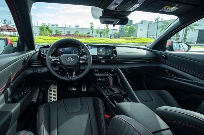 Gi&aacute; lăn b&aacute;nh Hyundai Elantra đầu th&aacute;ng 12/2025 ở mức cực cạnh tranh, &lsquo;gạt gi&ograve;&rsquo; Mazda3 v&agrave; Kia K3 ảnh 5