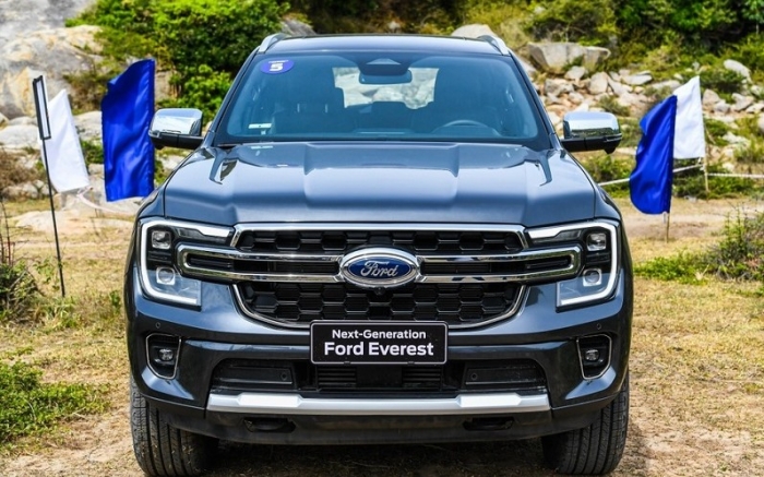 Gi&aacute; lăn b&aacute;nh Ford Everest giữa th&aacute;ng 12/2025, hấp dẫn &lsquo;&aacute;t v&iacute;a&rsquo; Toyota Fortuner v&agrave; Hyundai Santa Fe ảnh 2