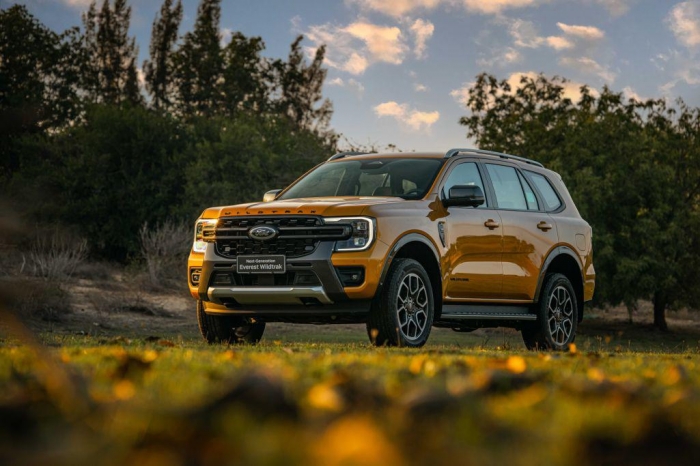 Gi&aacute; lăn b&aacute;nh Ford Everest giữa th&aacute;ng 12/2025, hấp dẫn &lsquo;&aacute;t v&iacute;a&rsquo; Toyota Fortuner v&agrave; Hyundai Santa Fe ảnh 3