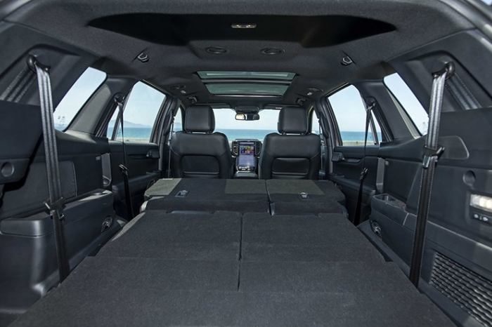 Gi&aacute; lăn b&aacute;nh Ford Everest giữa th&aacute;ng 12/2025, hấp dẫn &lsquo;&aacute;t v&iacute;a&rsquo; Toyota Fortuner v&agrave; Hyundai Santa Fe ảnh 8