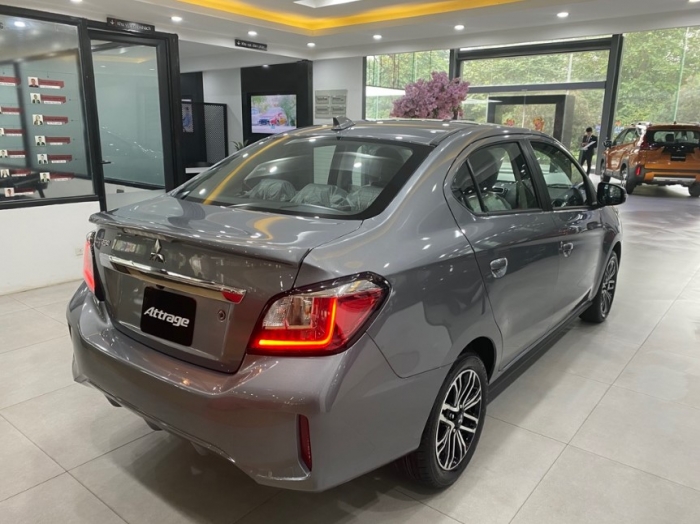 Gi&aacute; lăn b&aacute;nh Mitsubishi Attrage giảm s&acirc;u giữa th&aacute;ng 12/2025, quyết &lsquo;chơi tất tay&rsquo; với Toyota Vios ảnh 4