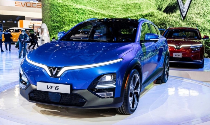 Gi&aacute; lăn b&aacute;nh VinFast VF 6 cập nhật giữa th&aacute;ng 12/2025 ở mức &lsquo;hấp dẫn kh&oacute; tin&rsquo;, c&ograve;n được sạc miễn ph&iacute; ảnh 3